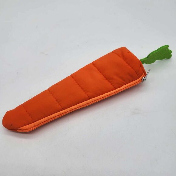 Makeup Revolution Looney Tunes Bugs Carrot Brush Set in Carrot Zipper Pouch NWOT - Picture 3 of 5